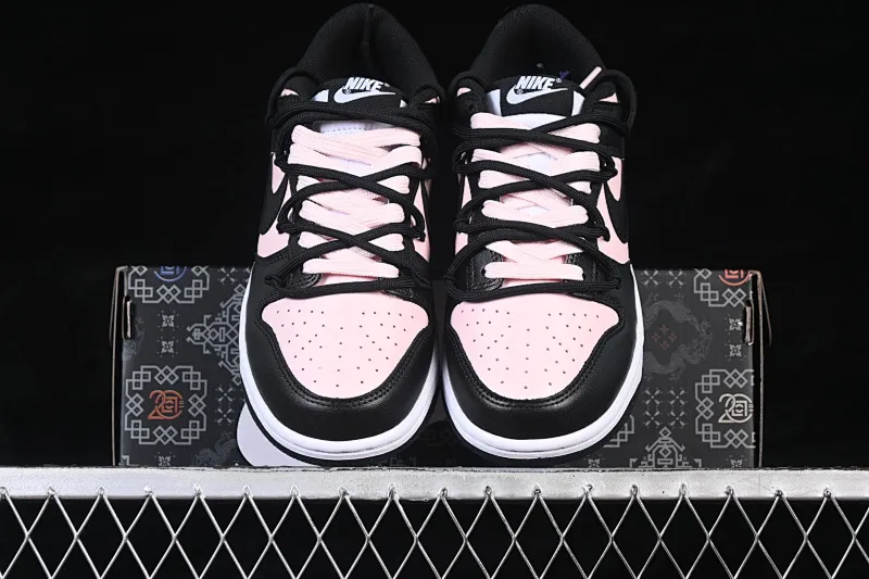 All Categories Nk SB Dunk Series Nk SB Dunk Low Low-top sneakers Nike SB Dunk Low Black Pink Straps Low-top casual sneakers CW1590-100